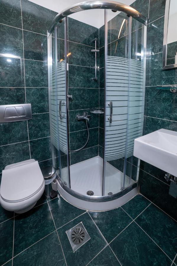 Brettania Hotel Giannina Esterno foto